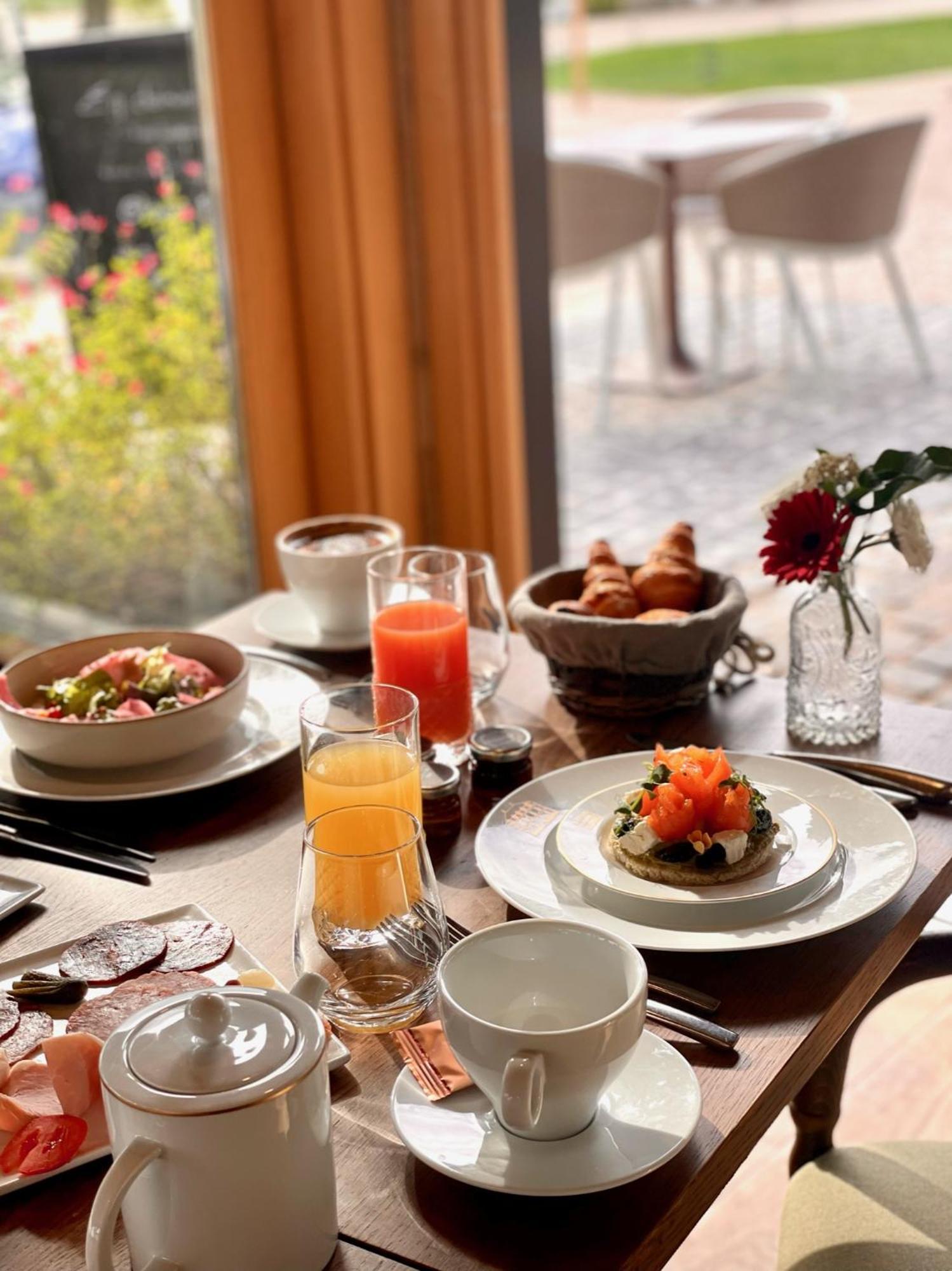 Domaine Du Roncemay - Hotel, Restaurants, Spa & Golf Aillant-sur-Tholon Eksteriør bilde